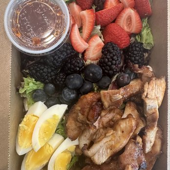 Eli's Kitchenette - mixed berries salad with grilled chicken thigh - Asian Fusion Near Me - Elk Grove, California Eli's Kitchenette - mixed berries salad with grilled chicken thigh - Asian Fusion Near Me - Elk Grove, California