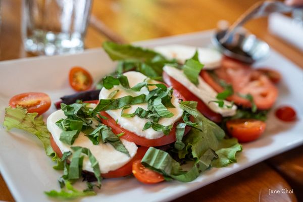 Allison’s Restaurant & Bar by null