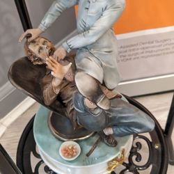 Brooklyn Heights Oral Surgery - A clever statue at Brooklyn Heights Oral Surgery.