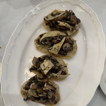 Cècile Trattoria - Mushroom & Artichoke Crostini - Italian Near Me - Glendale, California Cècile Trattoria - Mushroom & Artichoke Crostini - Italian Near Me - Glendale, California