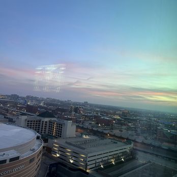 Hampton Inn Oklahoma City-I-40 E - Sunrise from our room on the 17th floor overlooking Okc Bricktown and PayCom Stadium - Hotels Near Me - Midwest City, Oklahoma