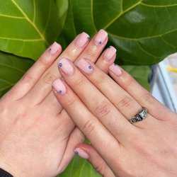 Glow Beauty Bar - Nails by Ana