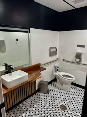 Segovia's Cocktail Bar & Lounge by null