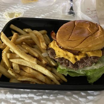 Applebee's Grill + Bar - Bacon Cheeseburger with fries! Huge burger! - American Near Me - Albuquerque, New Mexico