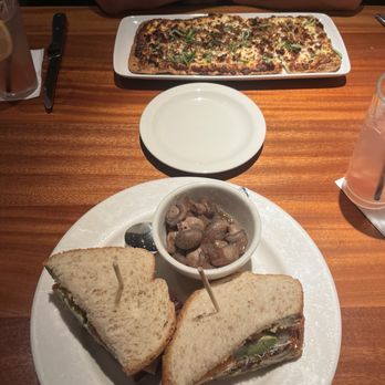 Charleston's - Steakhouses Near Me - Omaha, Nebraska