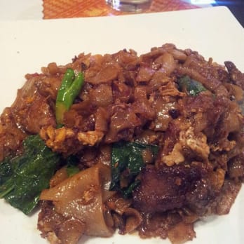 Royal Thai Restaurant - Beef Pad See Ewe at Royal Thai, Chicago - Thai Near Me - Chicago, Illinois