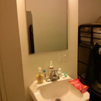 Chicago Getaway Hostel - Sink - Hostels Near Me - Chicago, Illinois