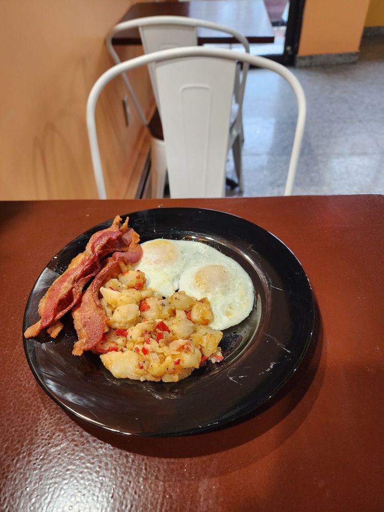 LAS LOMAS BAKERY & CAFE Updated September 2024 44 Photos 242