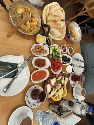 Yiğit Sofram Gözleme ve Kahvaltı by null