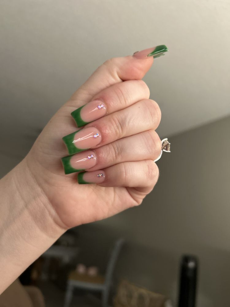 4 Season Nails & Spa