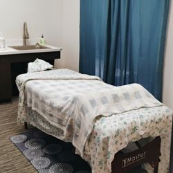 Healing Haus - Comfy Massage Table