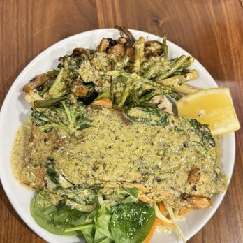 Barcelona Restaurant and Bar - Grilled Salmon with Garlic Basil - Bars Near Me - Milpitas, California