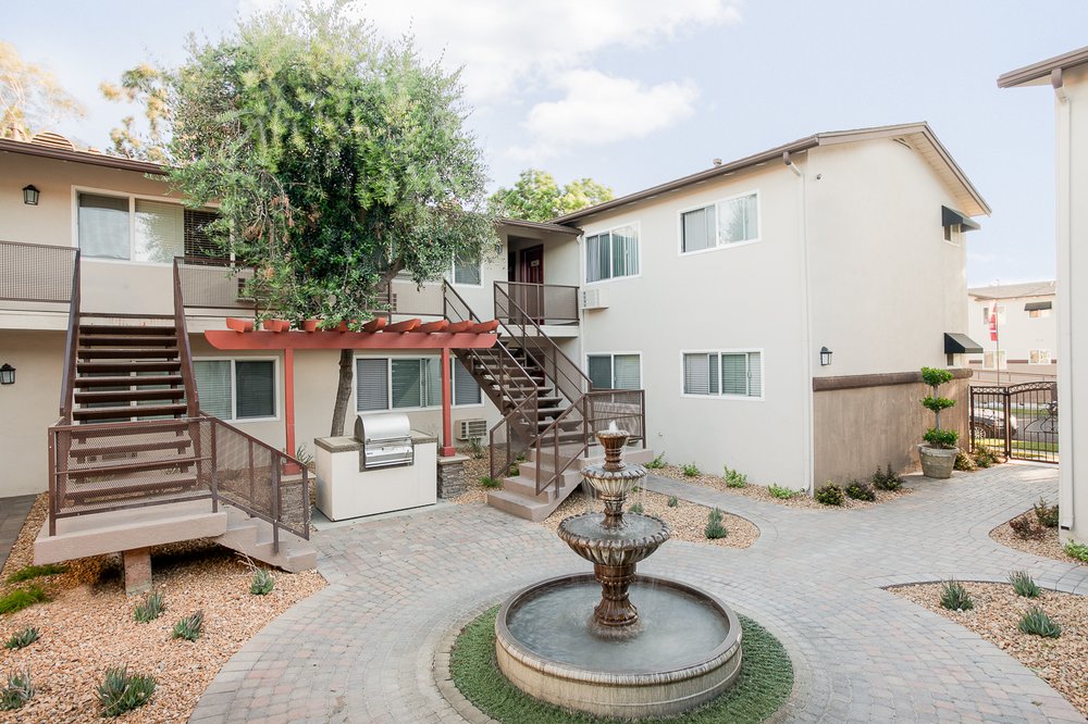 LAKEWOOD MANOR APARTMENTS - Updated October 2024 - 185 Photos & 133