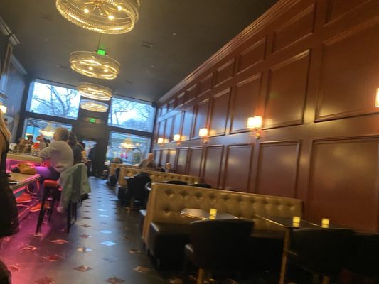 Bar Loretta by null