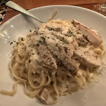 Vivo Italian Kitchen - Chicken Fettucine Alfredo - Italian Near Me - Orlando, Florida Vivo Italian Kitchen - Chicken Fettucine Alfredo - Italian Near Me - Orlando, Florida