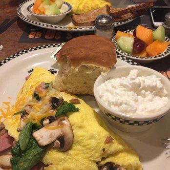 Black Bear Diner Bakersfield - Hobo omelet with cottage cheese - American Near Me - Bakersfield, California