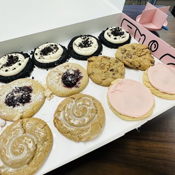 Crumbl - UNLV - Party Box - Bakeries Near Me - Las Vegas, Nevada Crumbl - UNLV - Party Box - Bakeries Near Me - Las Vegas, Nevada