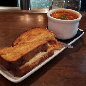 25 Degrees - Grilled cheese and tomato soup - Burgers Near Me - Los Angeles, California