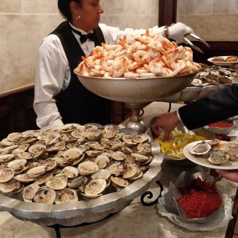 Giando on the Water Restaurant - Clams, oysters and shrimp - Italian Near Me - Brooklyn, New York