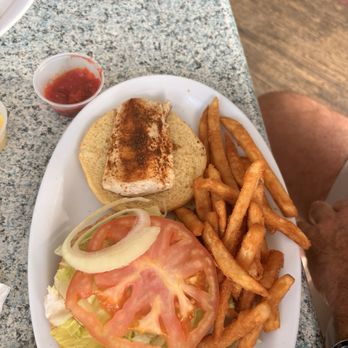 Boater's Grill - Small fish sandwich - Seafood Near Me - Key Biscayne, Florida