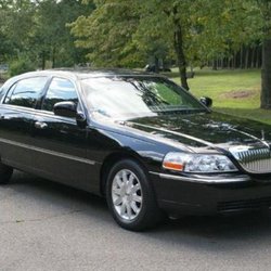 Midway Limousines and Car Service - Lincoln Towncar