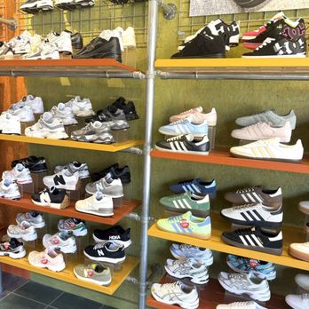 Journeys - Accessories Near Me - Cabazon, California