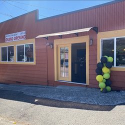 Winnies Cafe & Deli - Outside of the cafe