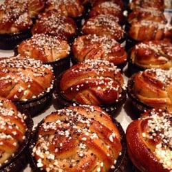 Lidingö Bröd & Patisserie - Våra nya kardemumma bullar som är tillbaka i form!