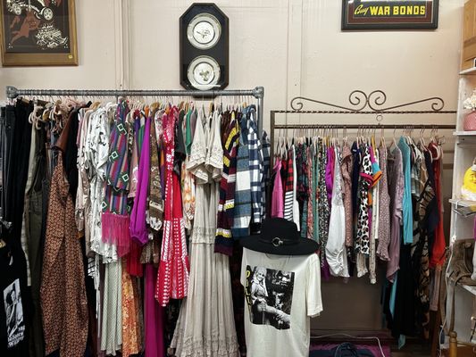 Netta’s Nook Antiques & Collectibles