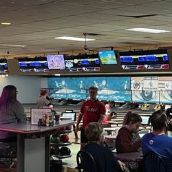 Station 300 - Empty lanes