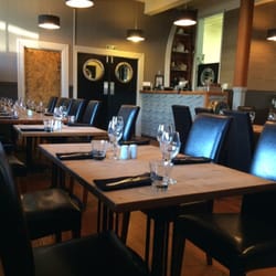 The Landing Restaurant and Bar - Dining area