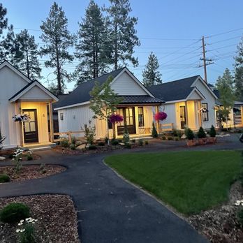 The Cottage Inn at Sisters  - Hotels Near Me - Sisters, Oregon