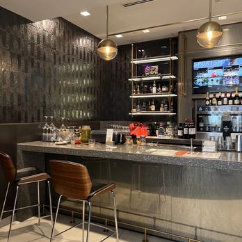 Delta Sky Club - the bar and lounge area - Airport Lounges Near Me - Kenner, Louisiana