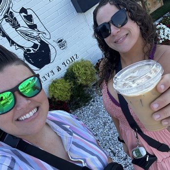 1985 Coffee - Outside and delicious iced latte! - Coffee & Tea Near Me - Atlantic Beach, Florida