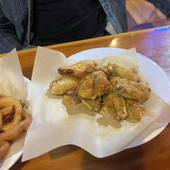 HOOTERS - Updated January 2026 - 644 Photos & 643 Reviews - 61-09 190th