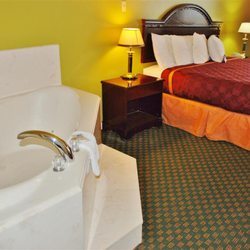 Americas Best Value Inn & Suites Hempstead Prairie View - One King Bed Jacuzzi Suite
