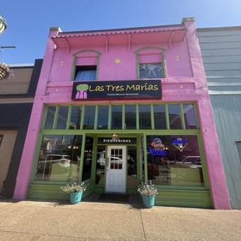 Las Tres Marias - The outside look of the restaurant! - Mexican Near Me - Monroe, Washington