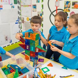 Kinovu School of Weston - Hands-on STEM learning and science exploration in our bilingual prescho