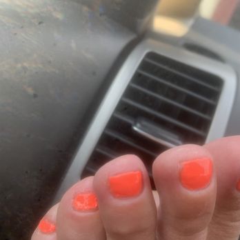 Romance Nail Spa - Horrible paint job - Nail Salons Near Me - Studio City, California