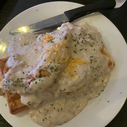 Chicken and waffles with gravy