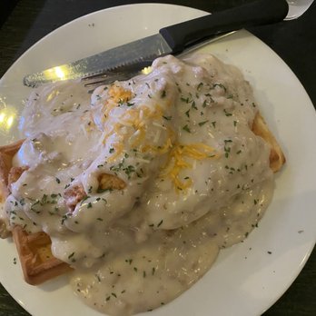 Salem Oak Vineyards - Chicken and waffles with gravy - Wineries Near Me - Pedricktown, New Jersey
