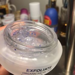 The cream isn't even full. I dipped a q-tip in there to move it around. Unbelievable.