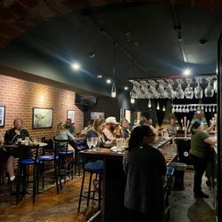 Headrick's Gourmet Burger Bar - Bar area