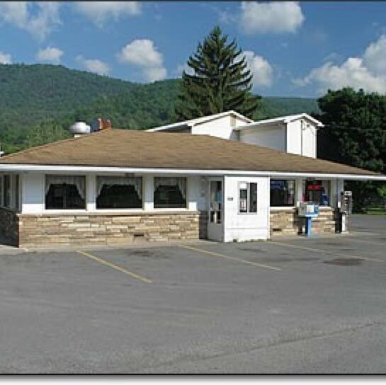 FOX’S PIZZA DEN 11600 Blue Gray Trail, Brandywine, West Virginia