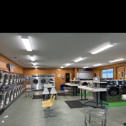 Bellaire Laundry & Car Wash LLC - Pretty clean place. Lots of washers and dryers to choose from. All worked for us