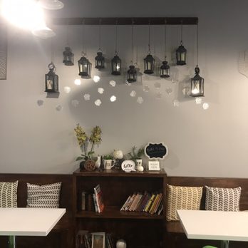 GoCha Tea and Beverages - One of the seating area that is decorated to be a reading area/nook - Bubble Tea Near Me - Gladstone, Missouri