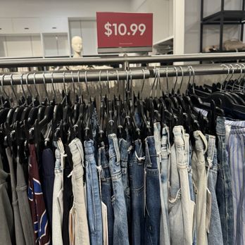 H&M - Jeans on sale - Women's Clothing Near Me - Northridge, California H&M - Jeans on sale - Women's Clothing Near Me - Northridge, California