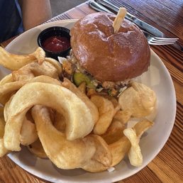 Simple burger with pigtails