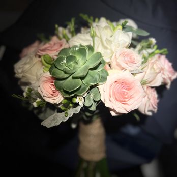 Art Bouquet Floral Studio - Bridal Bouquet for perfect wedding day - Florists Near Me - Montreal, Quebec Art Bouquet Floral Studio - Bridal Bouquet for perfect wedding day - Florists Near Me - Montreal, Quebec