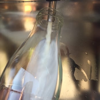 beim Joche - Selbst Milch zapfen, rund um die Uhr am Automaten. - Meat Shops Near Me - Germering, BY